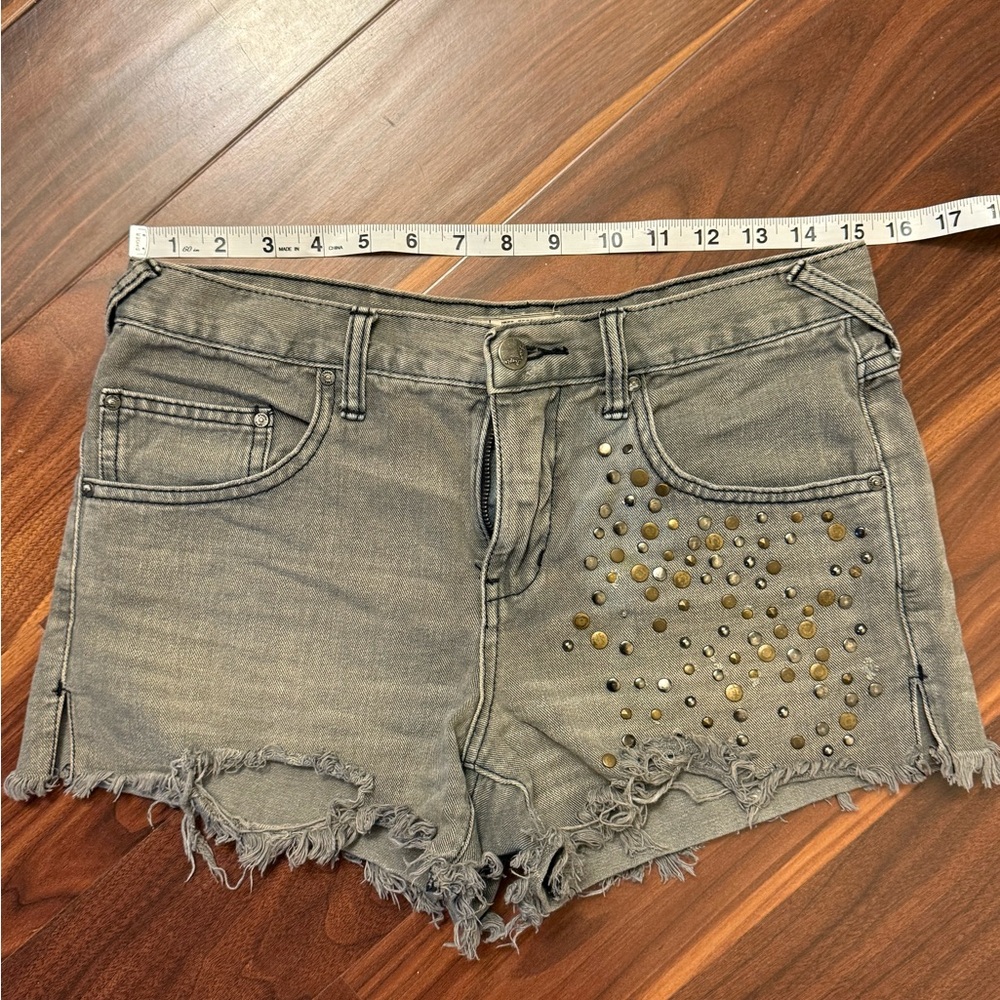 Free People Studded Gray Denim Shorts size 27  (0177)